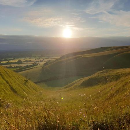 Villa Moors Wood Relaxing ,Tranquil Retreat With Hot Tub Chippenham  Esterno foto