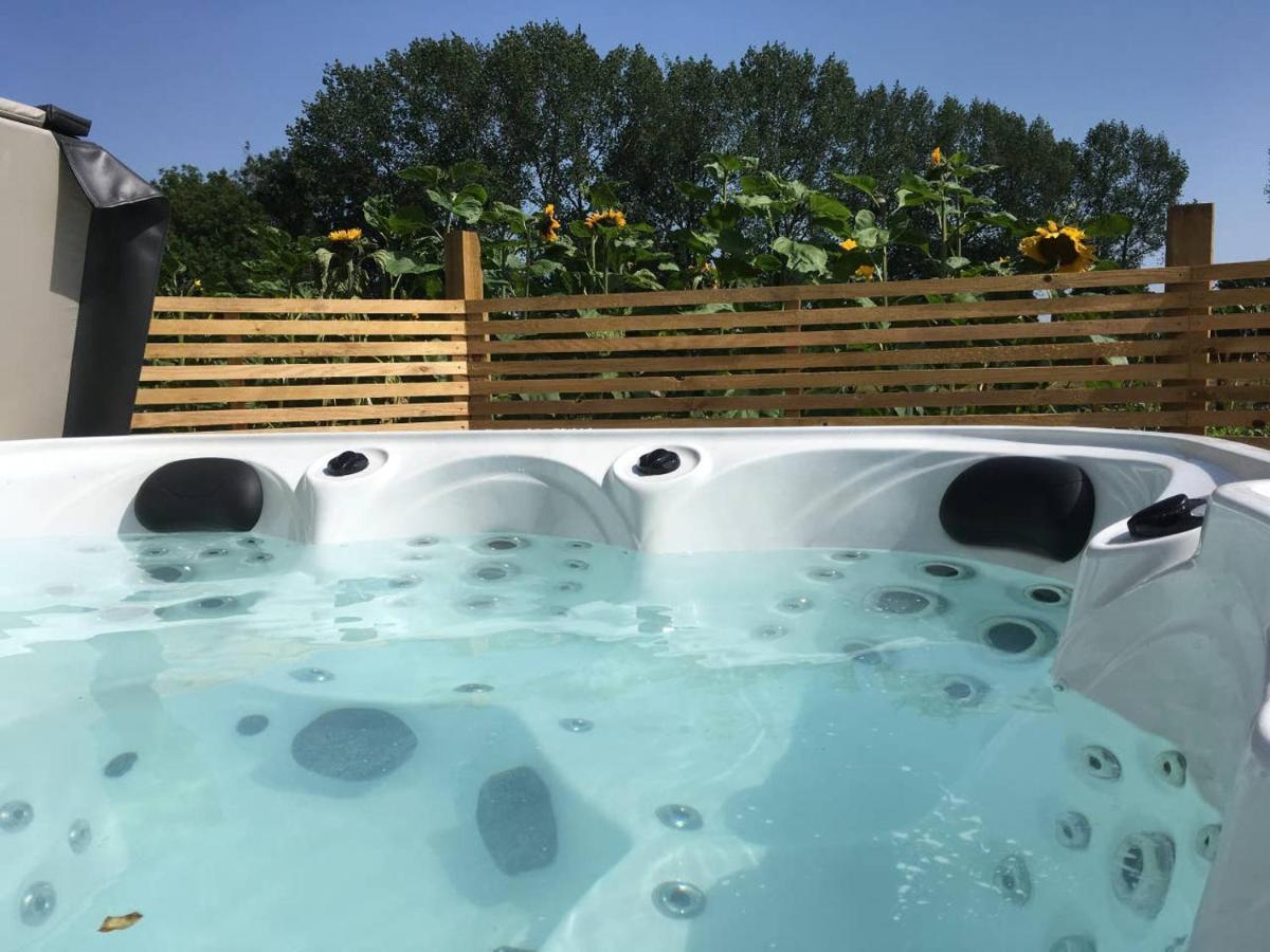 Villa Moors Wood Relaxing ,Tranquil Retreat With Hot Tub Chippenham  Esterno foto