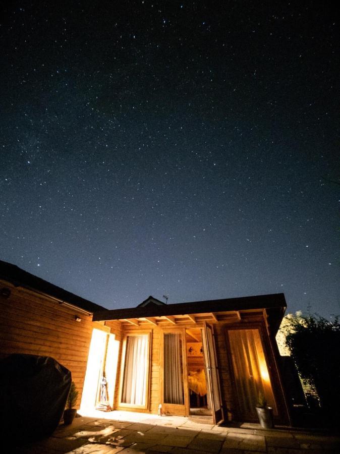 Villa Moors Wood Relaxing ,Tranquil Retreat With Hot Tub Chippenham  Esterno foto