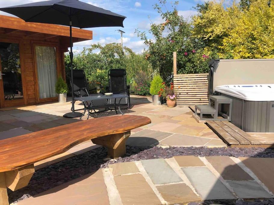 Villa Moors Wood Relaxing ,Tranquil Retreat With Hot Tub Chippenham  Esterno foto