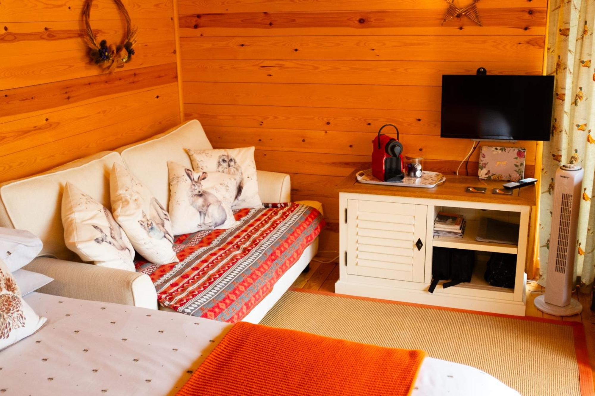 Villa Moors Wood Relaxing ,Tranquil Retreat With Hot Tub Chippenham  Esterno foto