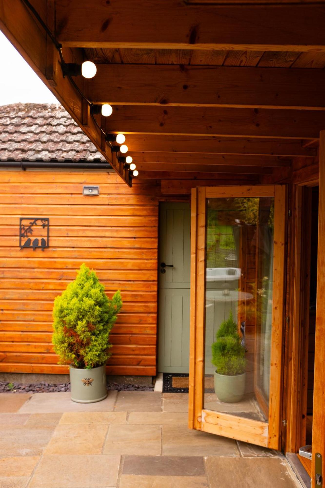 Villa Moors Wood Relaxing ,Tranquil Retreat With Hot Tub Chippenham  Esterno foto