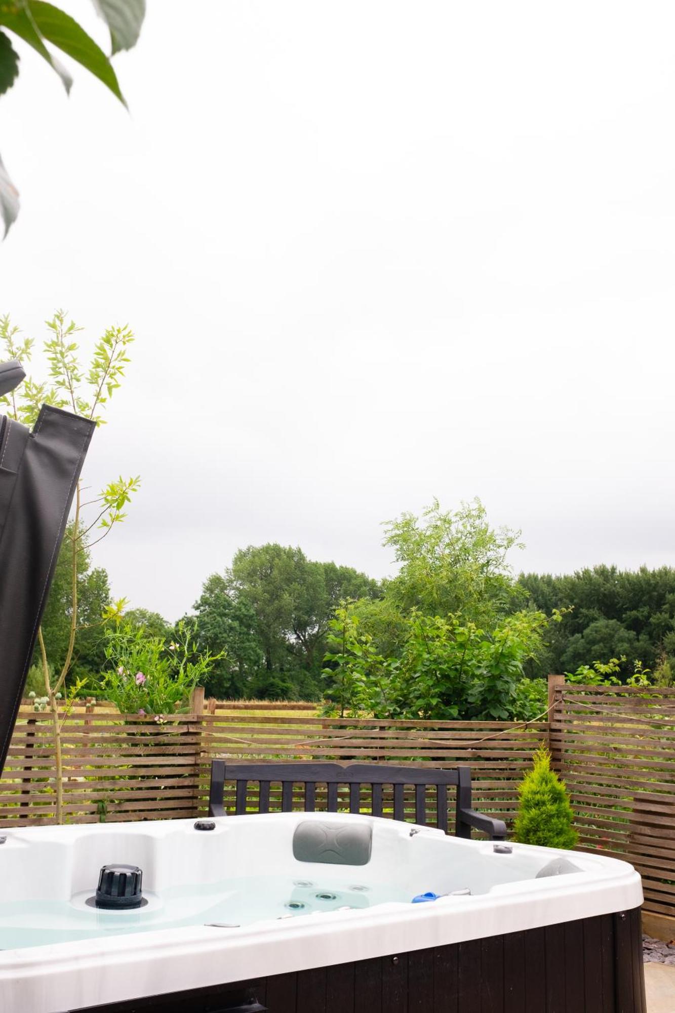 Villa Moors Wood Relaxing ,Tranquil Retreat With Hot Tub Chippenham  Esterno foto