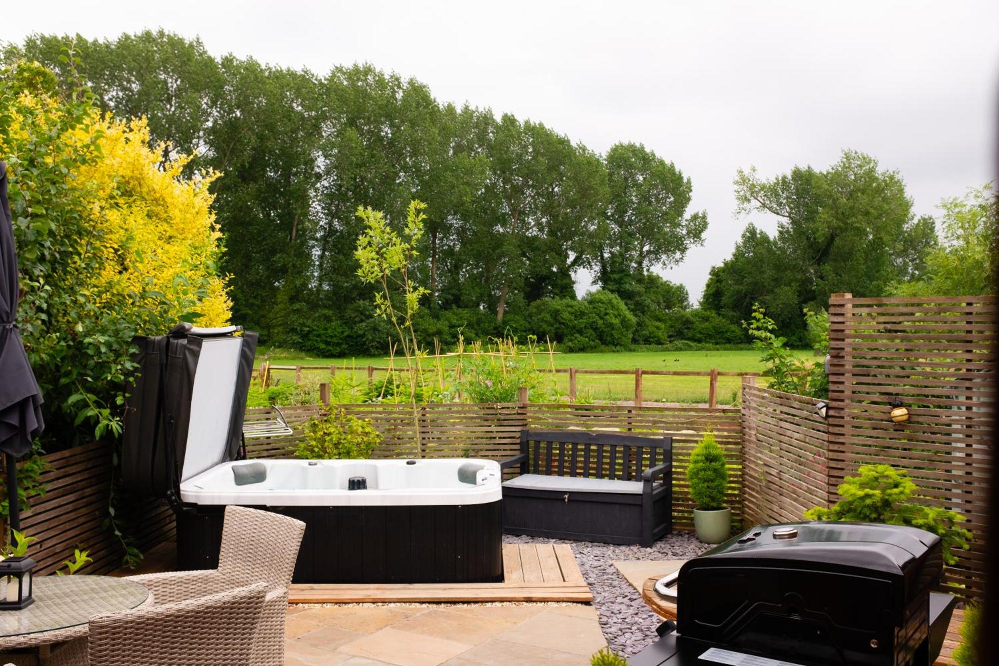 Villa Moors Wood Relaxing ,Tranquil Retreat With Hot Tub Chippenham  Esterno foto