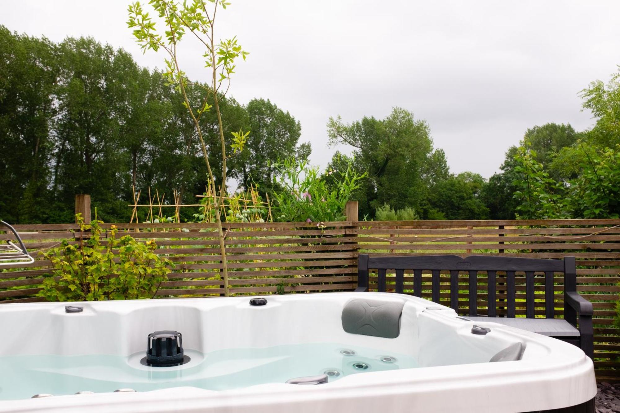 Villa Moors Wood Relaxing ,Tranquil Retreat With Hot Tub Chippenham  Esterno foto